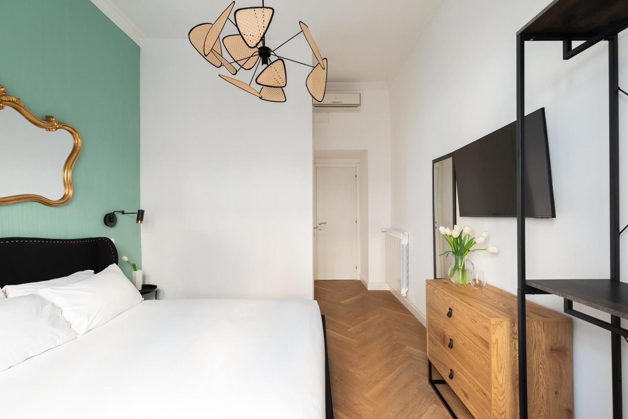 Iflat New Spacious & Classy In Monti Rom